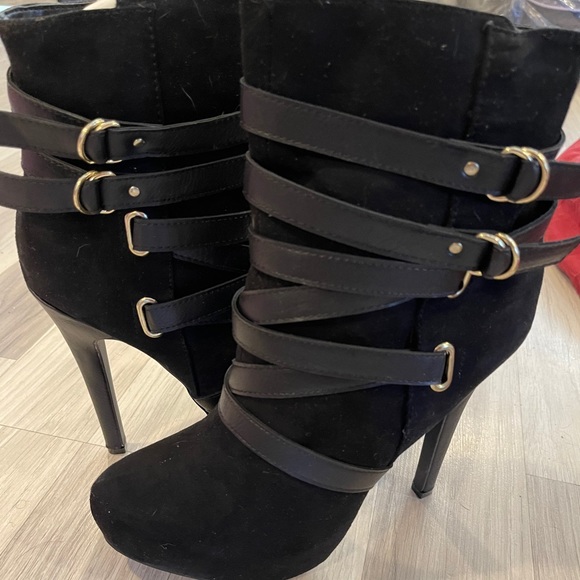 JustFab Shoes - Black ankle heeled boots